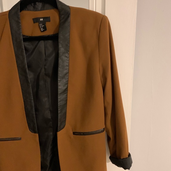 FALL BLAZER WITH LEATHER LIKE DETAILING (HM)